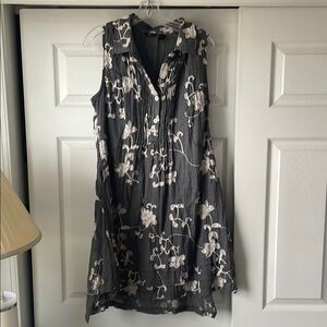 Floral Sleeveless Dress - Gray and White